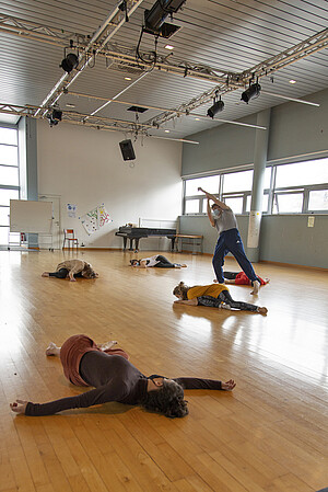 Un atelier de danse thérapie avec l'enseignante Nathalie Boudet, mercredi 20 janvier.